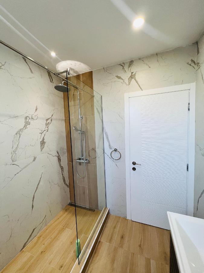 Apartment Luxury Explorer Podgorica Exterior foto